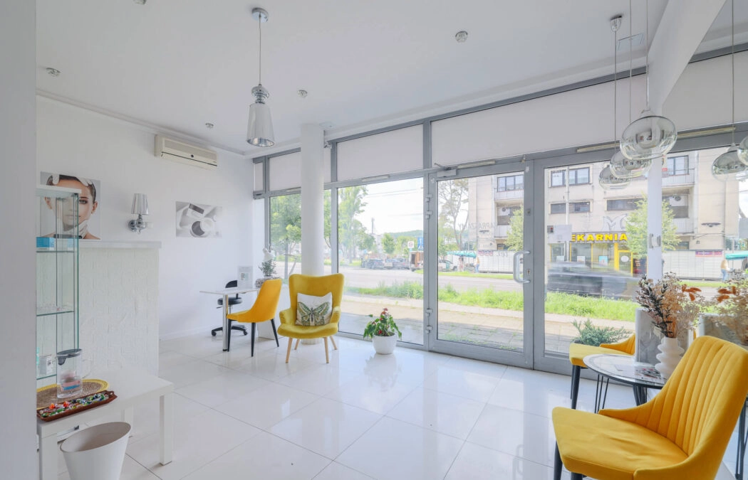 Lokal z witrynami podzielony na 2–Gdynia Orłowo