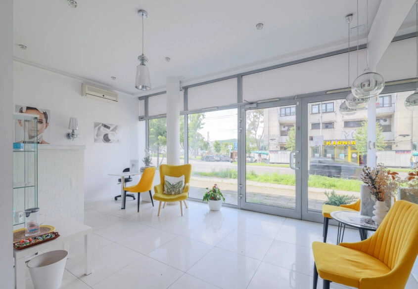 Lokal z witrynami podzielony na 2–Gdynia Orłowo