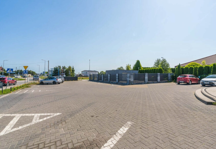 Obiekt komercyjny Banino