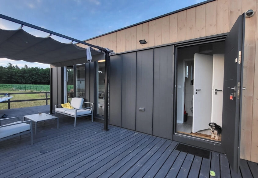 Ładny, wyposażony domek rekreacyjny z 2021 roku