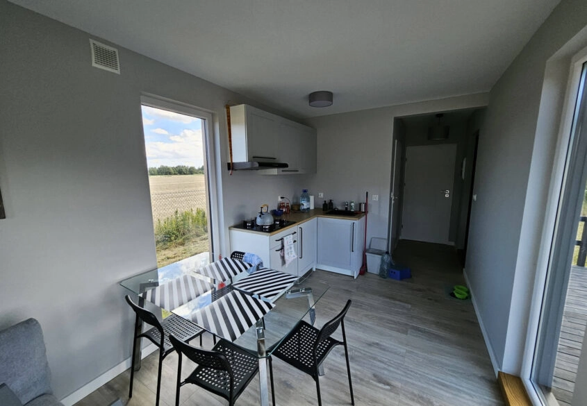 Ładny, wyposażony domek rekreacyjny z 2021 roku