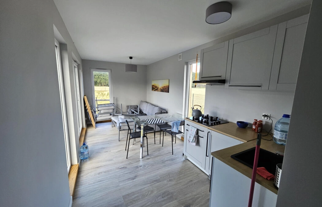 Ładny, wyposażony domek rekreacyjny z 2021 roku