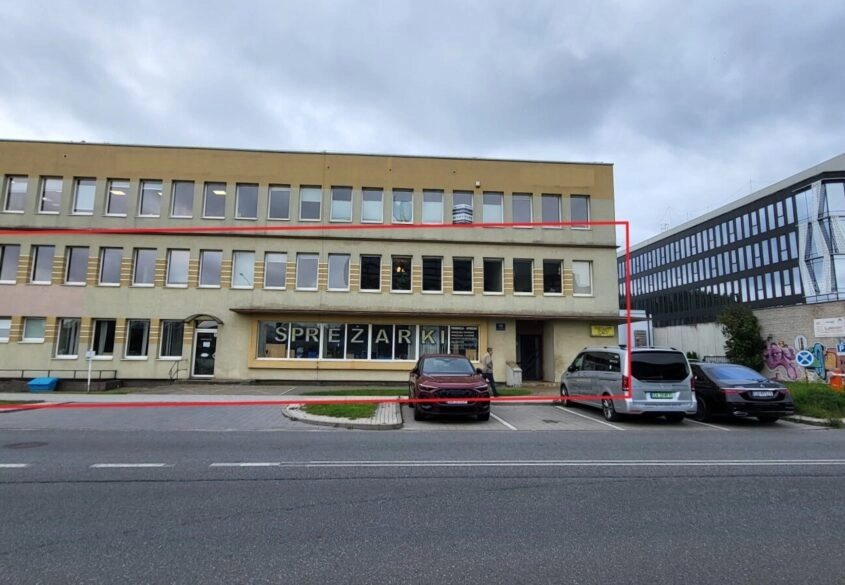 Budynek z lokalami przy ul. Łóżyckiej