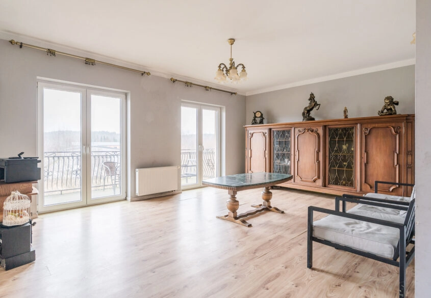 Dom wolnostojący z dwoma osobnymi mieszkaniami