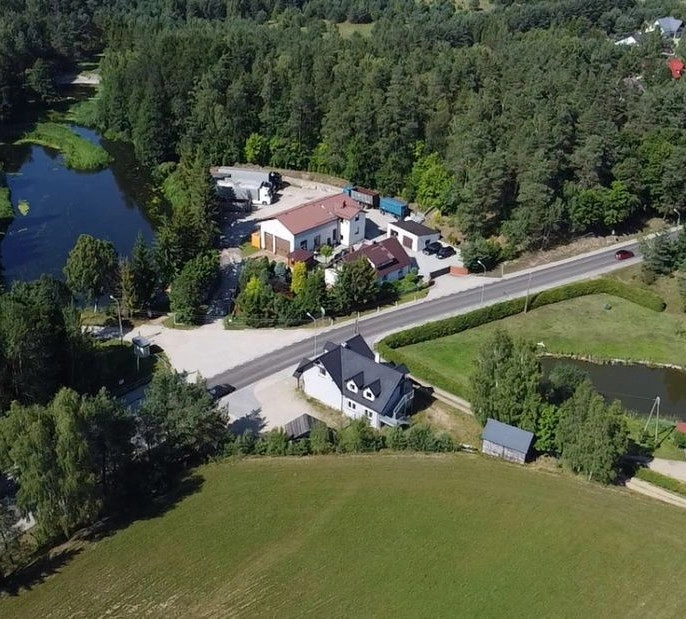 Dom mieszkalno-usługowy przy głównej drodze