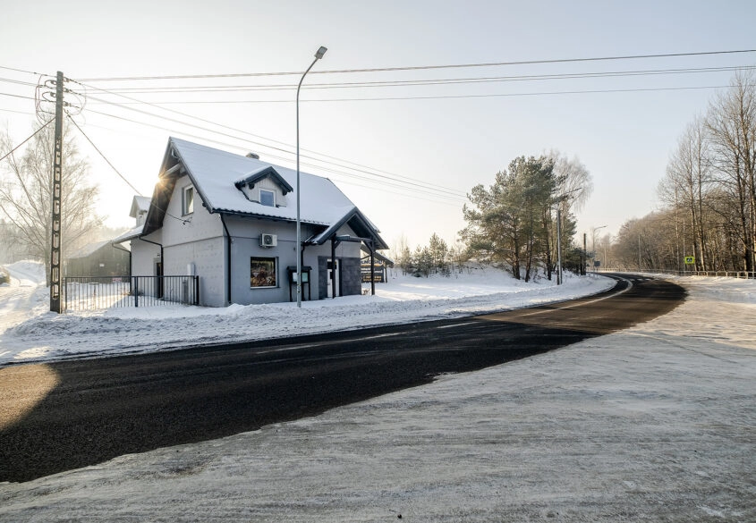 Dom mieszkalno-usługowy przy głównej drodze