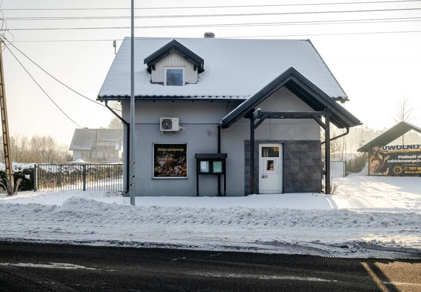 Dom mieszkalno-usługowy przy głównej drodze
