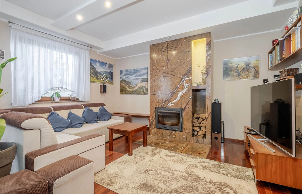 Dom wolnostojący 5 pok.w sąsiedztwie jeziora.