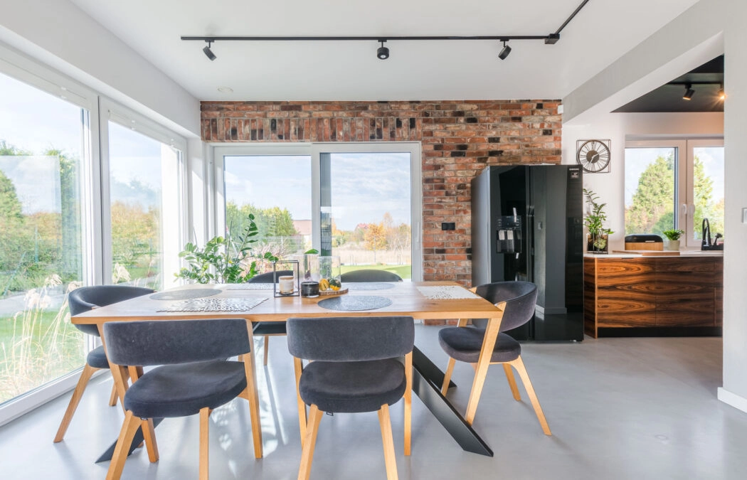 Ładny oszczędny dom, pompa-panele PV-rekuperacja