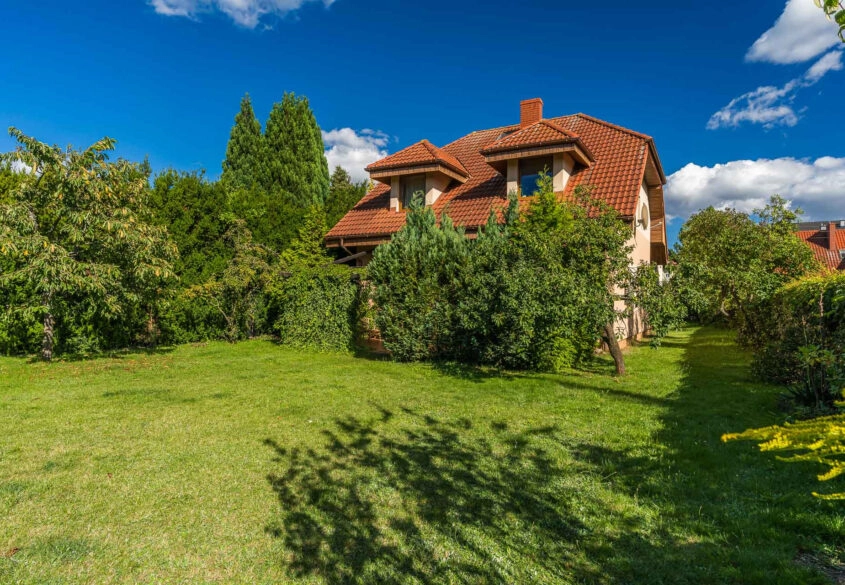 Położony wśród zieleni - doskonale skomunikowany!