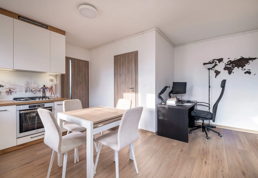 8 min do SKM! Hala garażowa! Po remoncie!