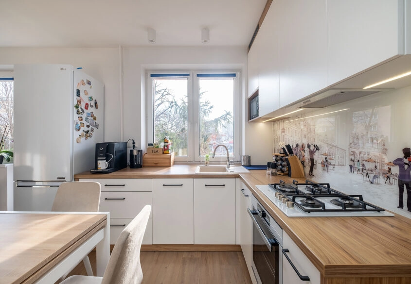 8 min do SKM! Hala garażowa! Po remoncie!