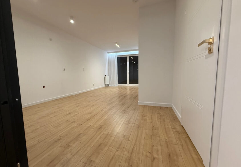 2 pokoje z miejsce postojowym.