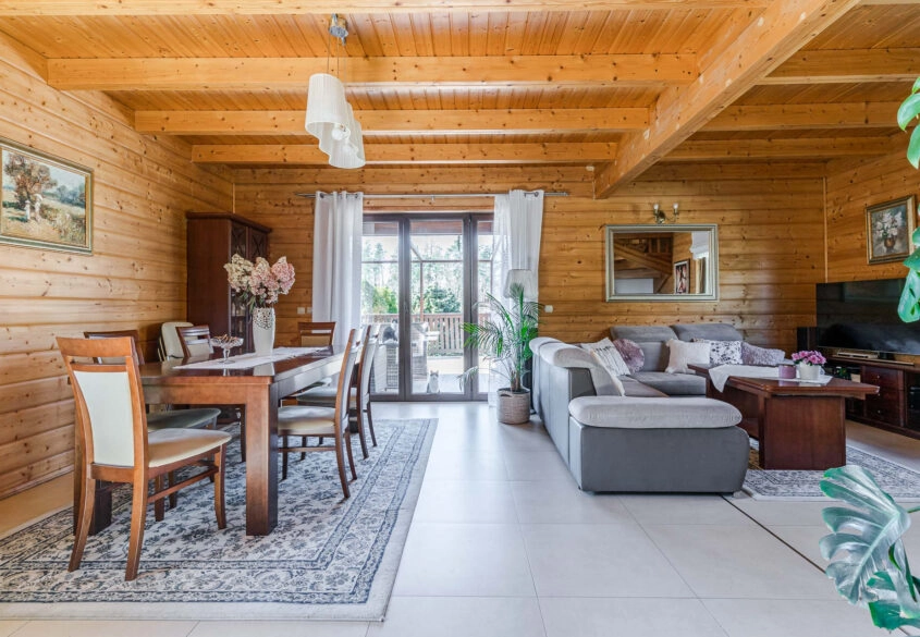 Dom Całoroczny z BALI na dużej działce z LASEM