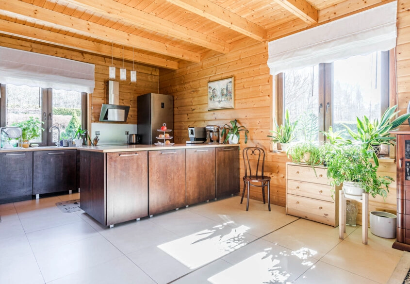 Dom Całoroczny z BALI na dużej działce z LASEM