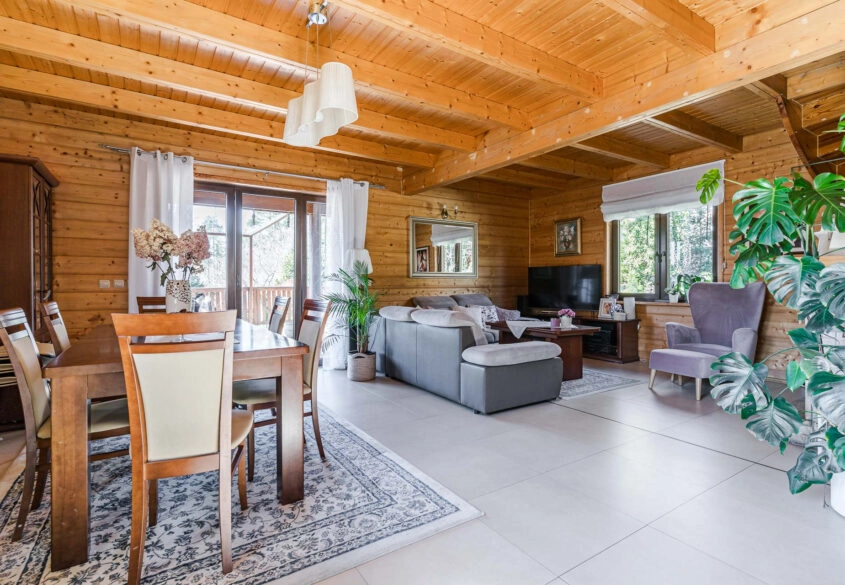 Dom Całoroczny z BALI na dużej działce z LASEM