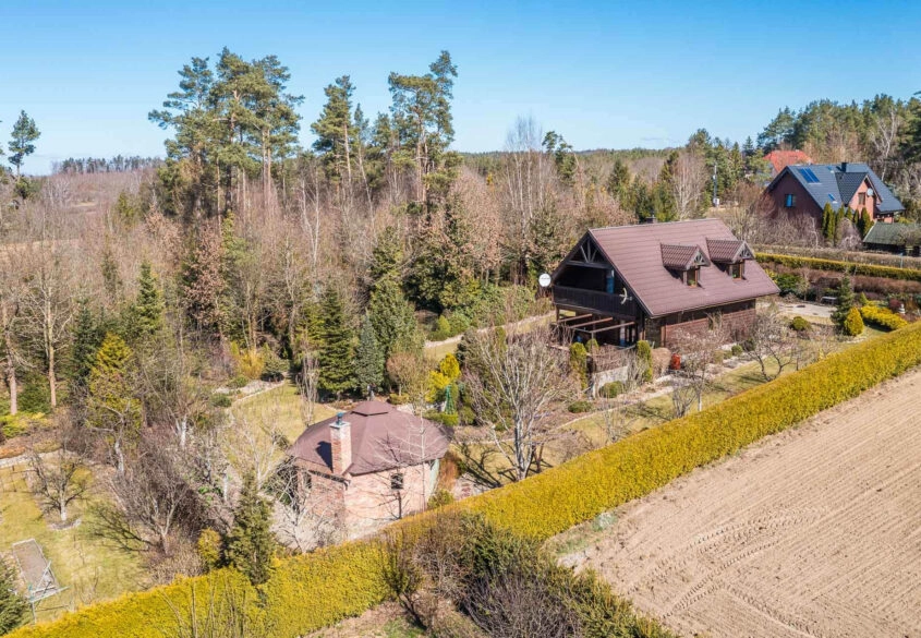 Dom Całoroczny z BALI na dużej działce z LASEM