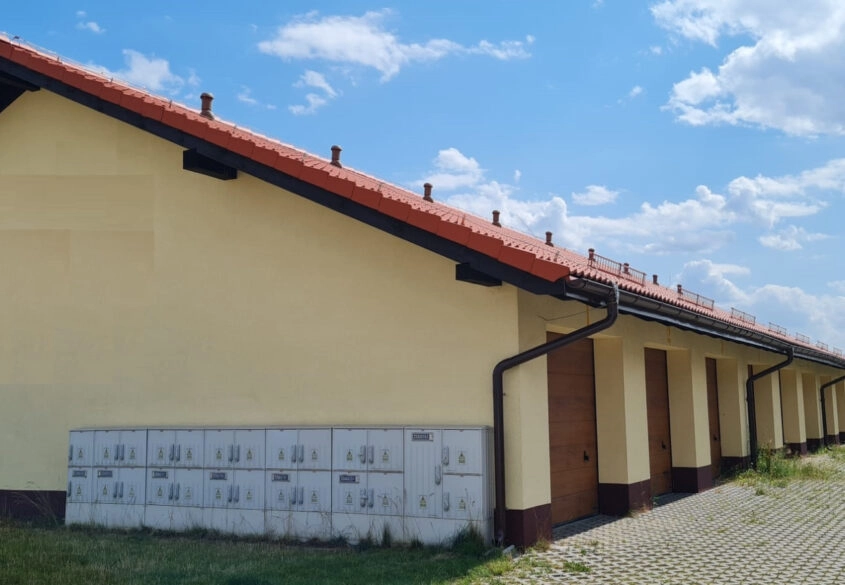 Garaż przy ul. Wiosennej i ul. Srebrnej