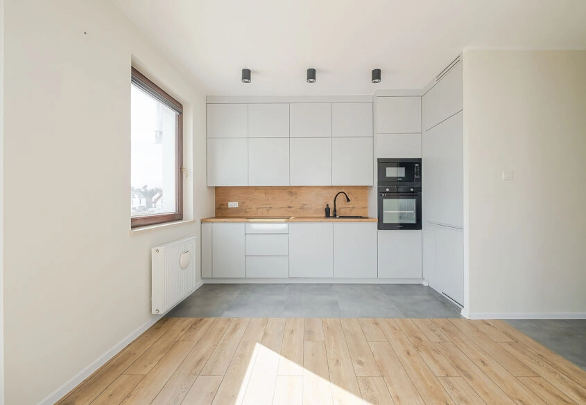 Zadbane mieszkanie 3-pok, winda i hala garażowa