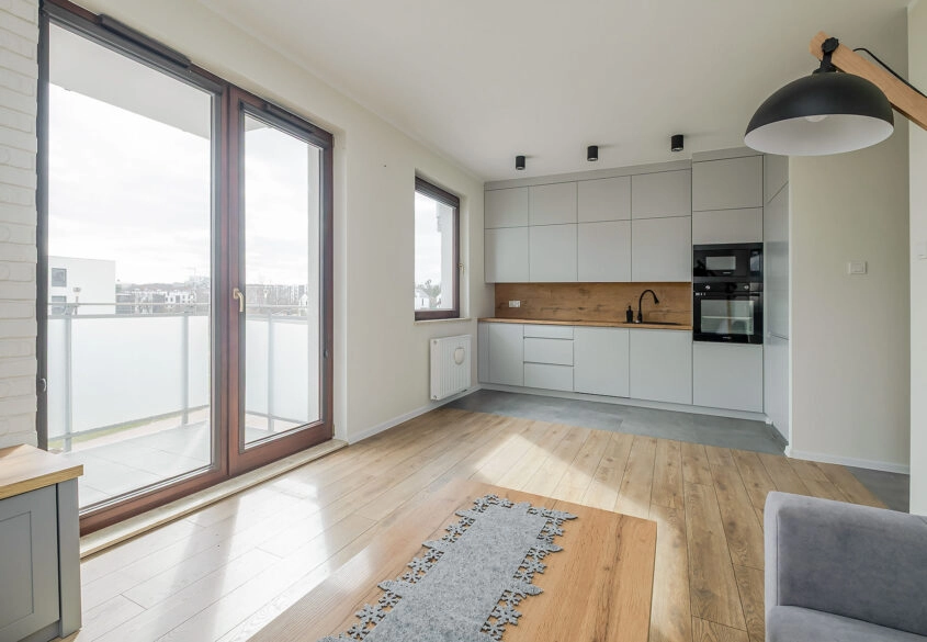 Zadbane mieszkanie 3-pok, winda i hala garażowa