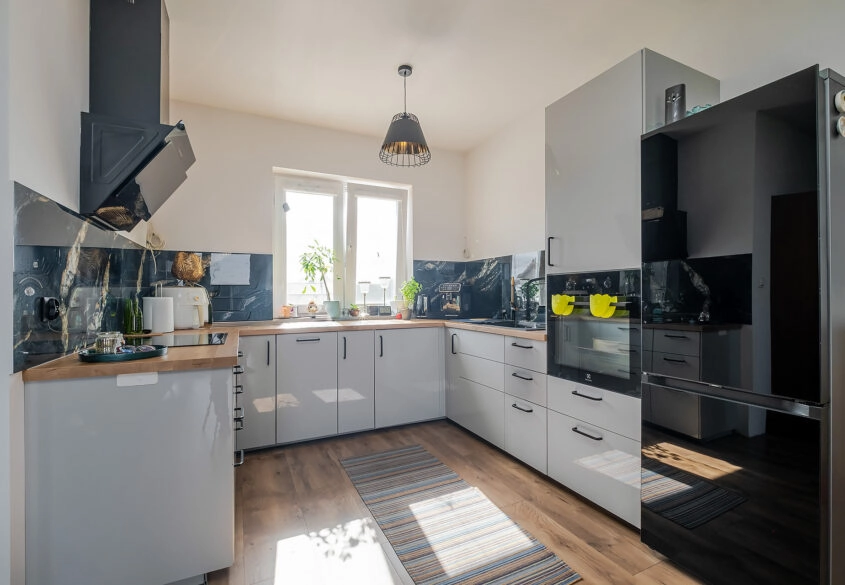 Parterowy, stworzone 2 niezależne mieszkania