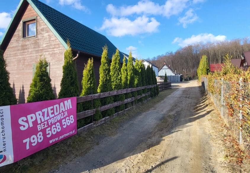 Domek nad jeziorem Żarnowieckim