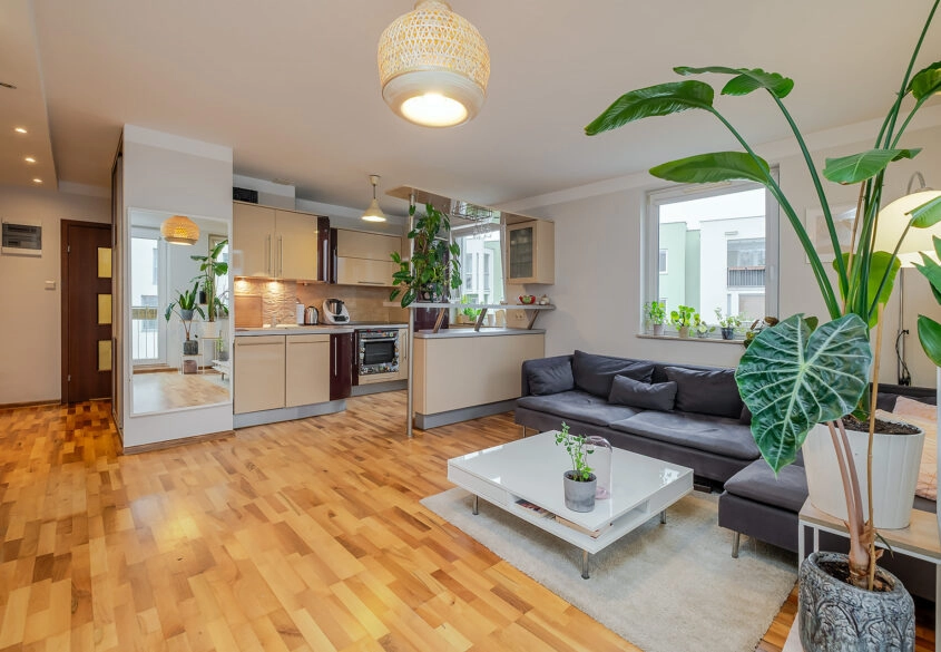 2 pokoje z balkonem i miejscem w hali!