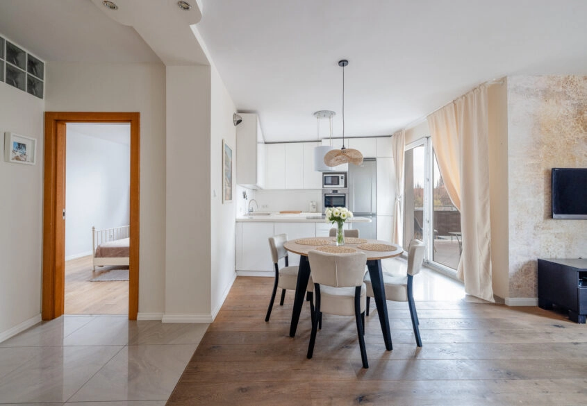 3 pokoje - duży taras, garaż