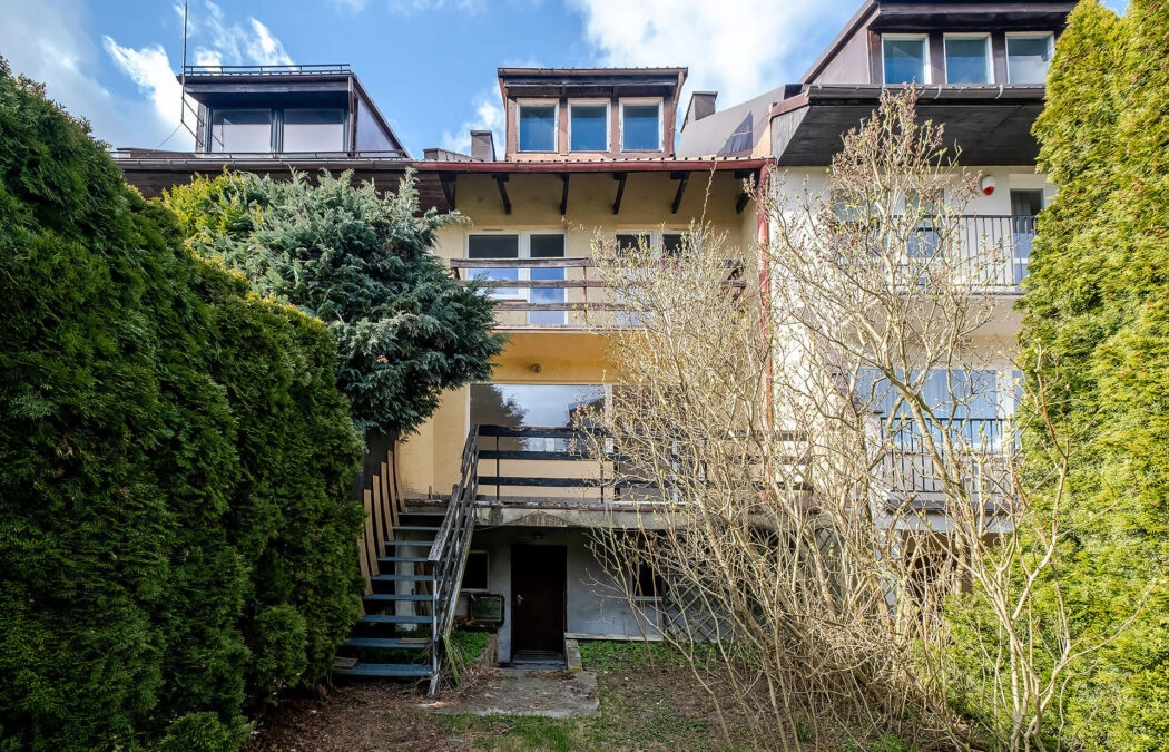 Dom szeregowy 4 pokoje ogród garaż spokojna ulica