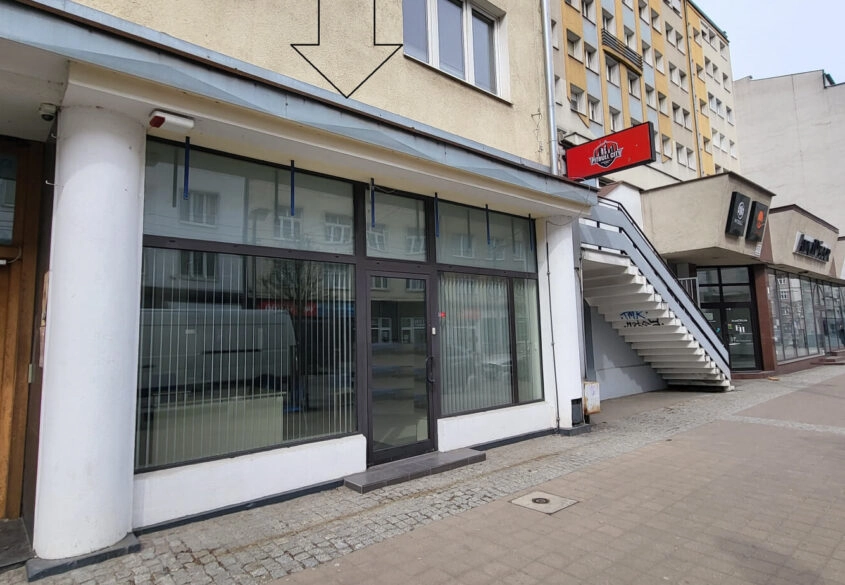Świętojańska - lokal na parterze z dużą witryną