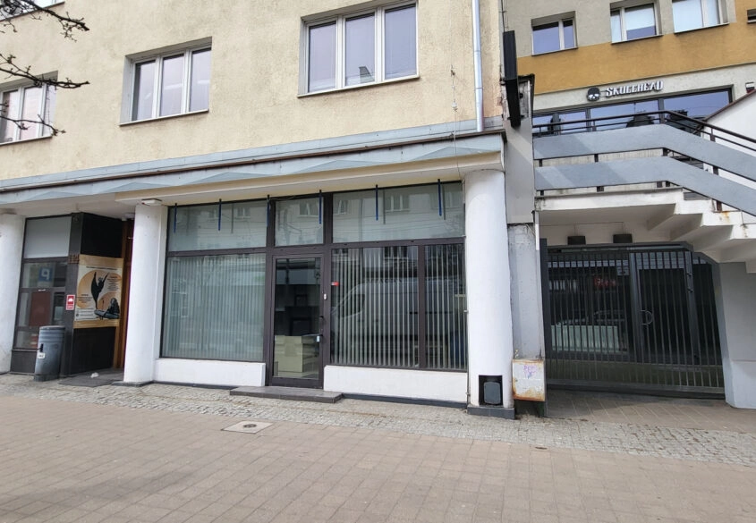 Świętojańska - lokal na parterze z dużą witryną