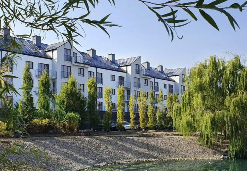 2 poziomowe z miejscem w hali garażowej