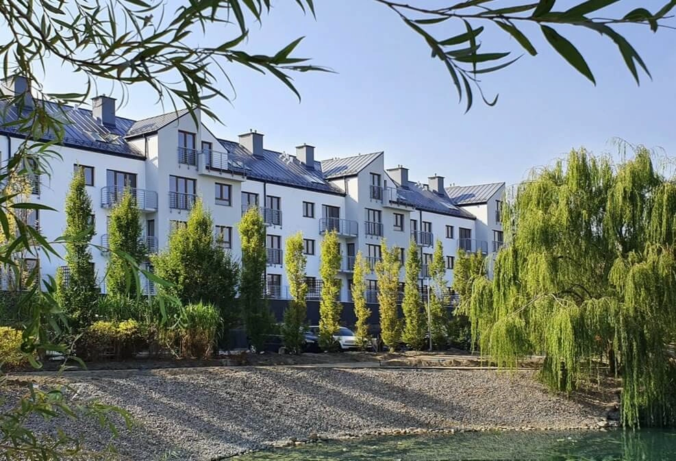 2 poziomowe z miejscem w hali garażowej