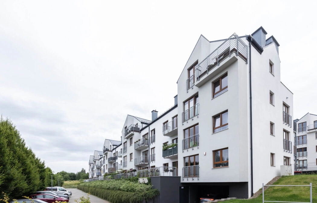 2 poziomowe z miejscem w hali garażowej