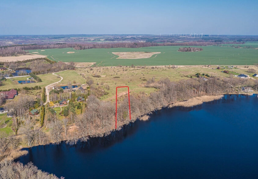 Działka z linią brzegową nad jeziora Salinko