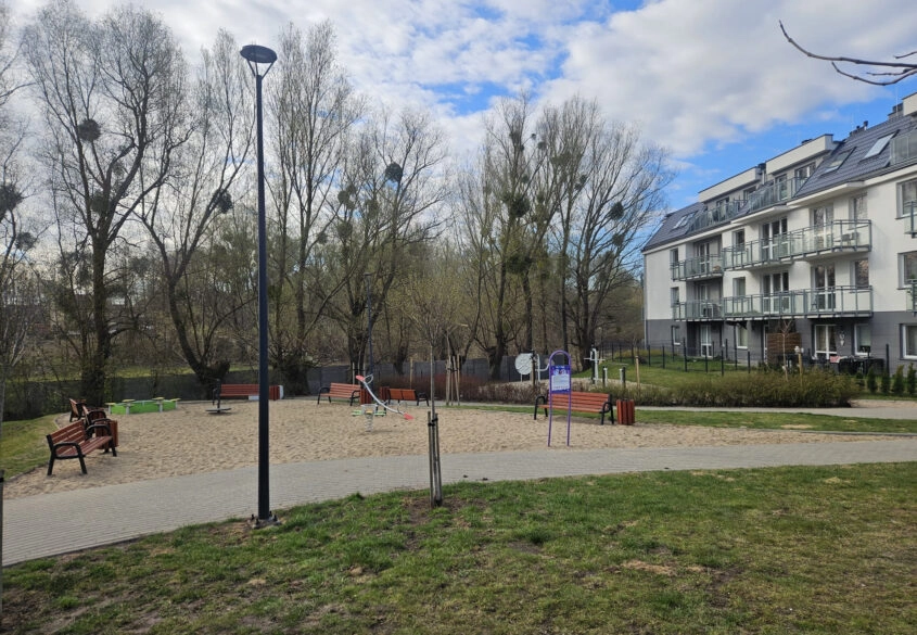 1 pok. wyposażone z miejscem parkingowym