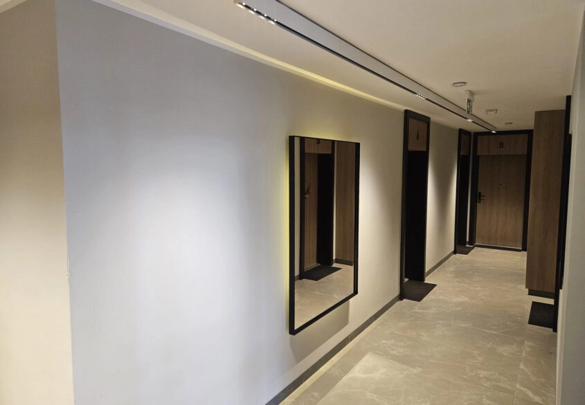 1 pok. wyposażone z miejscem parkingowym