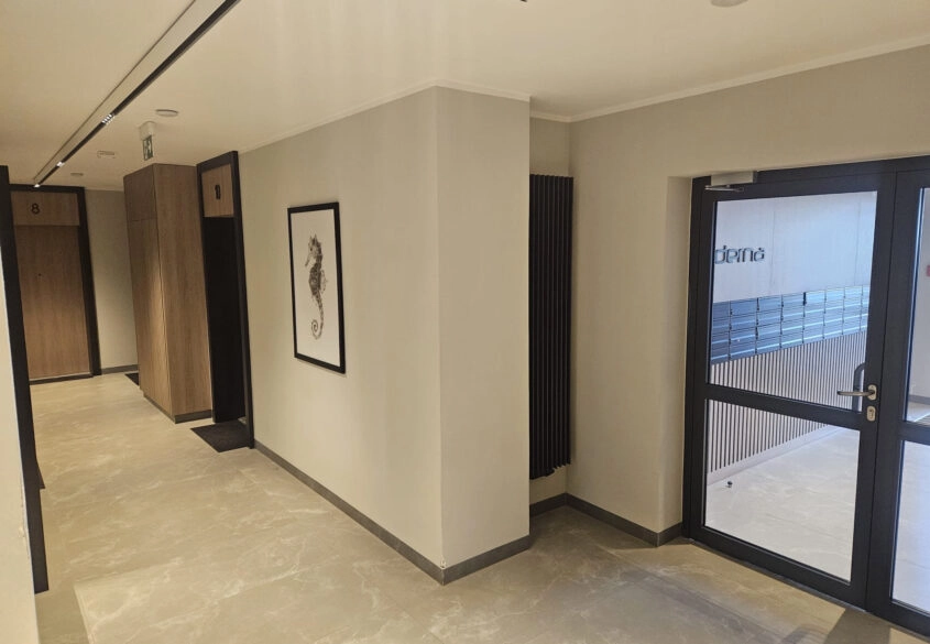 1 pok. wyposażone z miejscem parkingowym