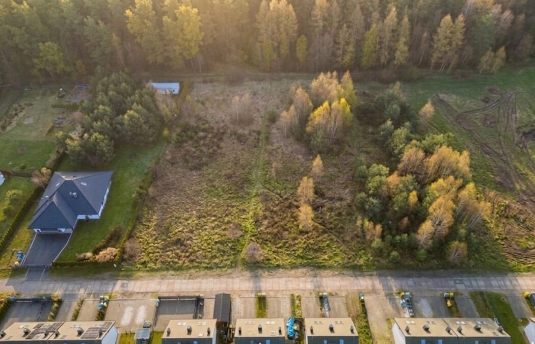 Piękna działka pod lasem 2257 m2 z wydaną WZKą!!.