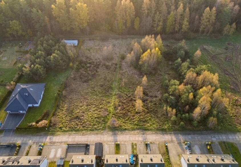 Piękna działka pod lasem 2257 m2 z wydaną WZKą!!.