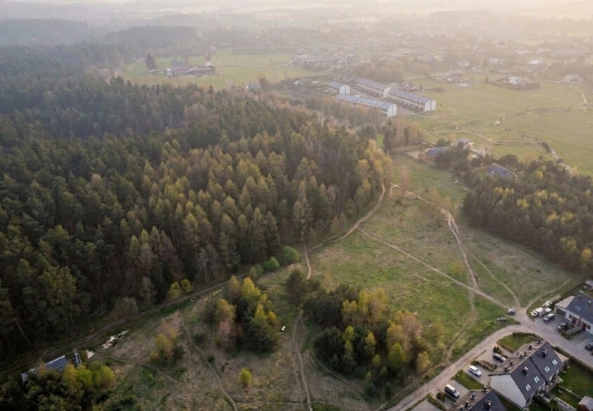 Piękna działka pod lasem 2257 m2 z wydaną WZKą!!.