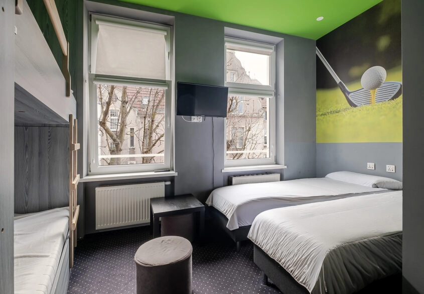 Działający, 11-pokojowy hostel w centrum miasta!