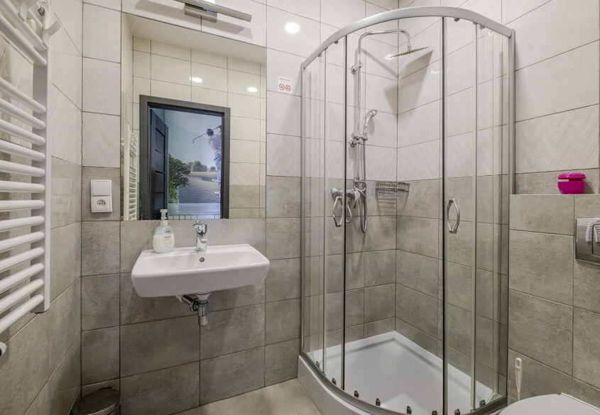 Działający, 11-pokojowy hostel w centrum miasta!