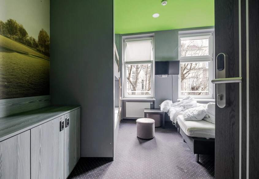 Działający, 11-pokojowy hostel w centrum miasta!