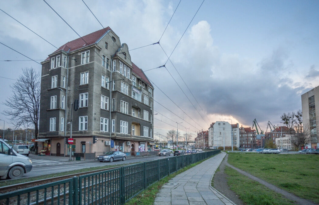 Działający, 11-pokojowy hostel w centrum miasta!