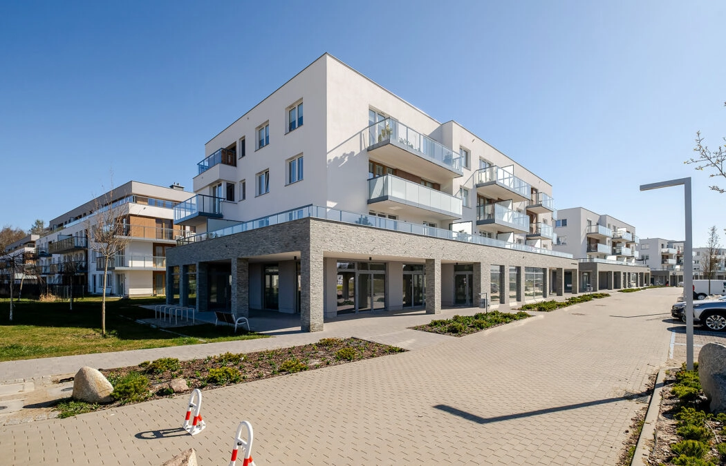 Lokal 83m2. Duże witryny! 2 wejscia!