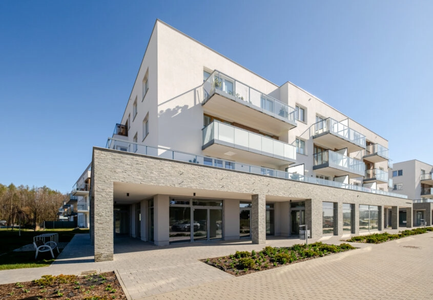 Lokal 83m2. Duże witryny! 2 wejscia!