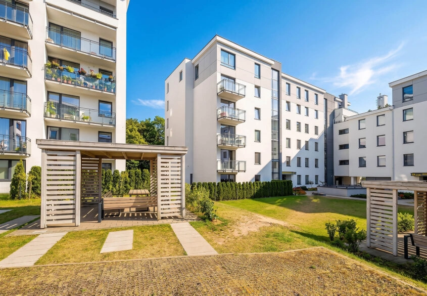 4 - pokojowe mieszkanie z ogrodem przy lesie