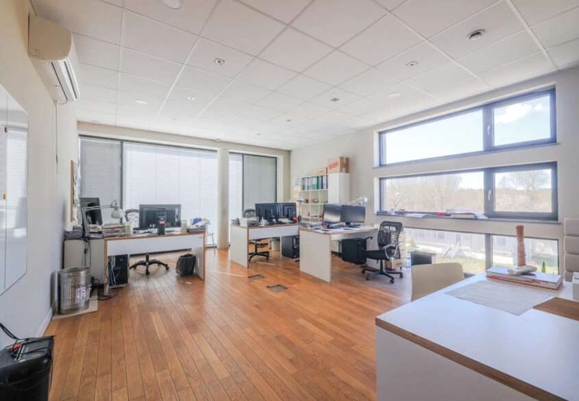 Obiekt produkcyjno–magazynowy z zapleczem biurowym