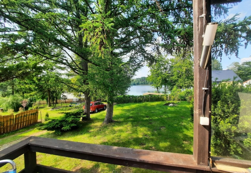 Malownicza działka z domkami nad samym jeziorem